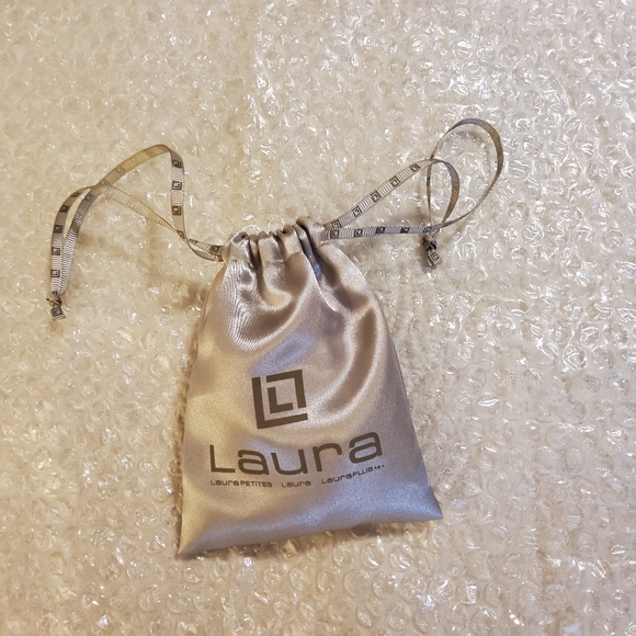 Laura Necklace - Picture 3 of 5